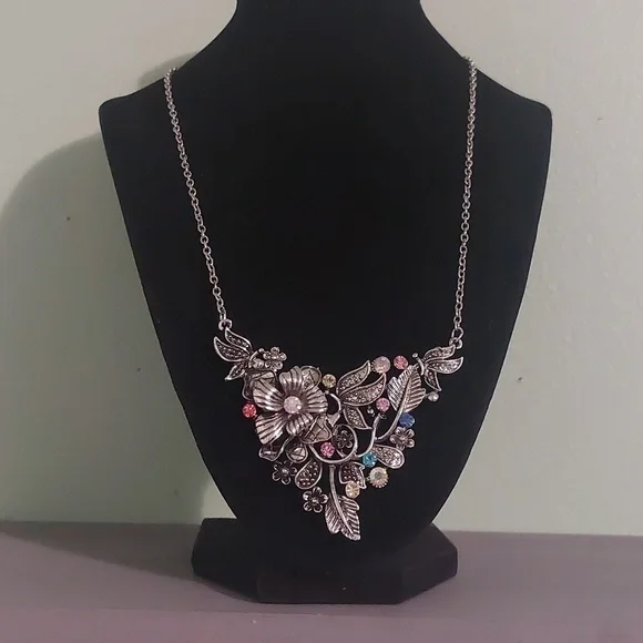 Betsey Johnson Silvertone Floral Multi Color Rhinestone Necklace 18" - Picture 1 of 17